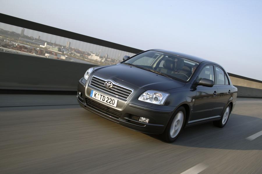  Toyota Avensis 2003 года  (фото 18 из 114)